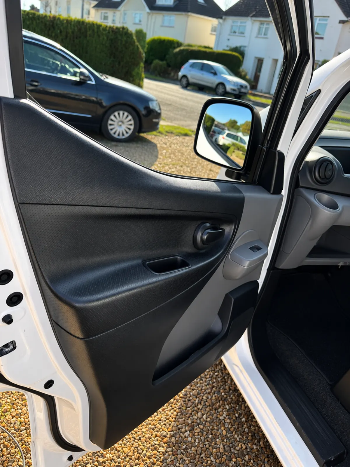 Clean vehicle door panel after mobile valet